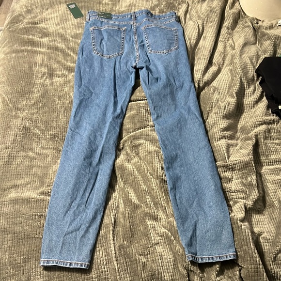 Distressed women’s jeans - Picture 2 of 3